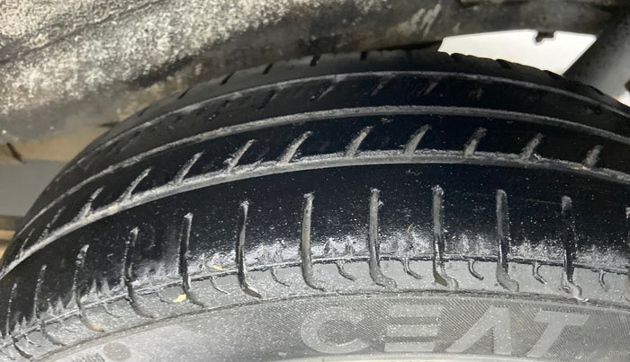 2014 Maruti Wagon R 1.0 LXI, Petrol, Manual, 63,566 km, Left Rear Tyre Tread