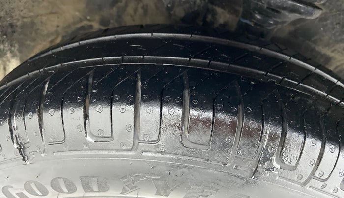 2014 Maruti Wagon R 1.0 LXI, Petrol, Manual, 63,566 km, Right Front Tyre Tread