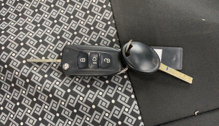 2022 Tata Tiago XT PETROL, CNG, Manual, 81,075 km, Key Close Up