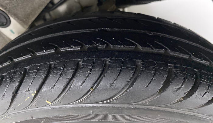 2012 Hyundai Santro Xing GLS PLUS AUDIO, Petrol, Manual, 22,958 km, Left Rear Tyre Tread