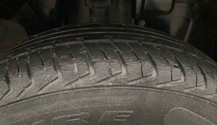 2017 Renault Kwid RXL, Petrol, Manual, 59,460 km, Right Front Tyre Tread