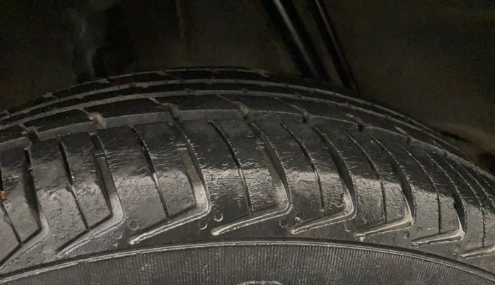 2017 Renault Kwid RXL, Petrol, Manual, 59,460 km, Right Rear Tyre Tread