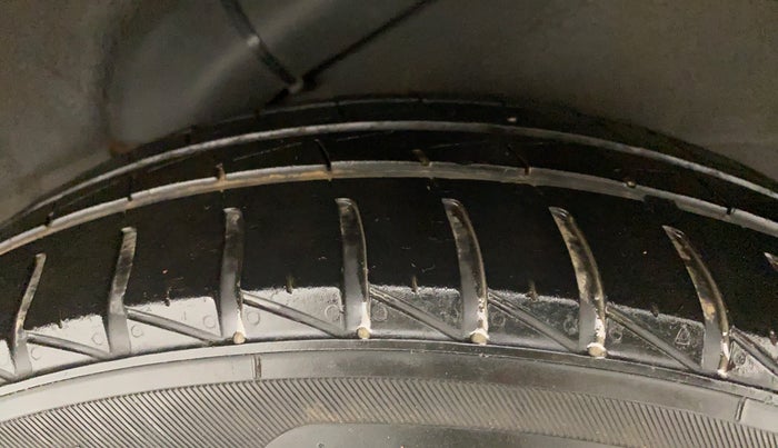 2015 Hyundai i10 MAGNA 1.1 IRDE2, Petrol, Manual, 67,655 km, Left Rear Tyre Tread