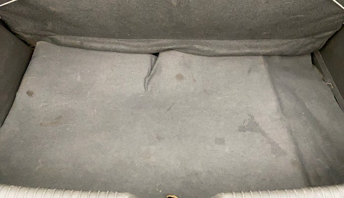 2015 Hyundai i10 MAGNA 1.1 IRDE2, Petrol, Manual, 67,655 km, Boot Inside