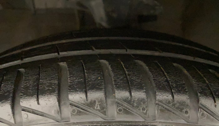 2015 Hyundai i10 MAGNA 1.1 IRDE2, Petrol, Manual, 67,655 km, Left Front Tyre Tread