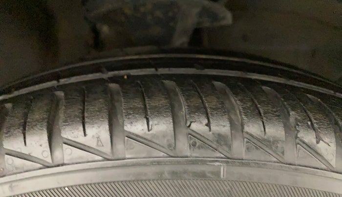 2015 Hyundai i10 MAGNA 1.1 IRDE2, Petrol, Manual, 67,655 km, Right Front Tyre Tread