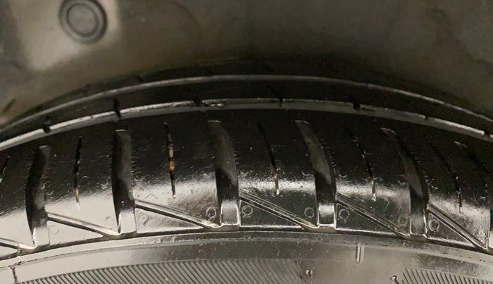 2015 Hyundai i10 MAGNA 1.1 IRDE2, Petrol, Manual, 67,655 km, Right Rear Tyre Tread