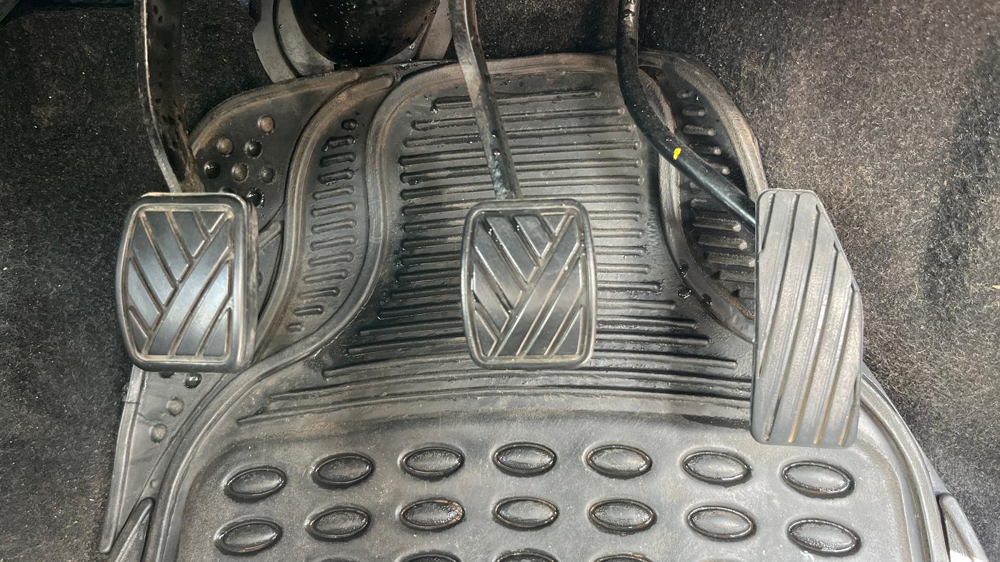 2016 Maruti Wagon R 1.0 VXI, Petrol, Manual, 65,016 km, Pedals