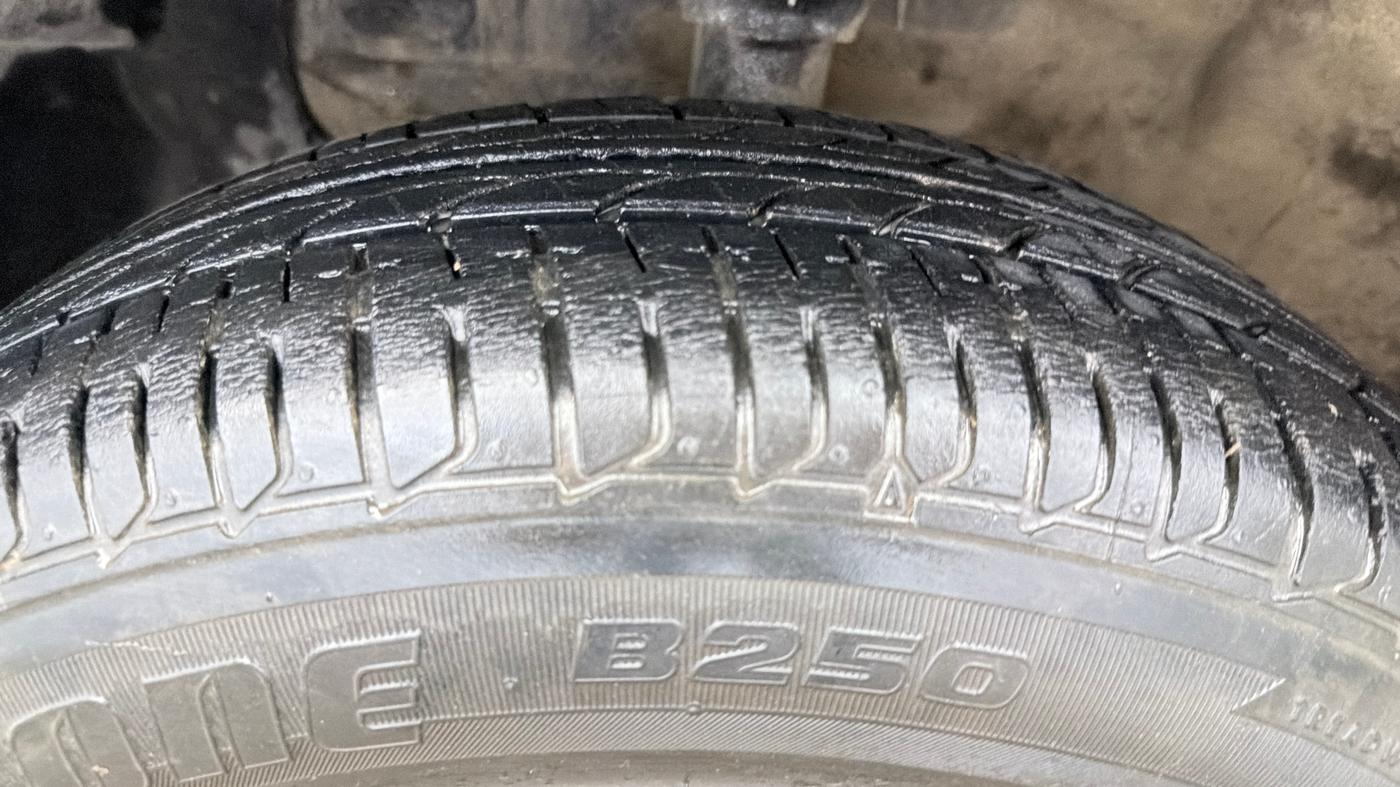 2017 Hyundai Elite i20 MAGNA EXECUTIVE 1.2, Petrol, Manual, 36,264 km, Left Front Tyre Tread