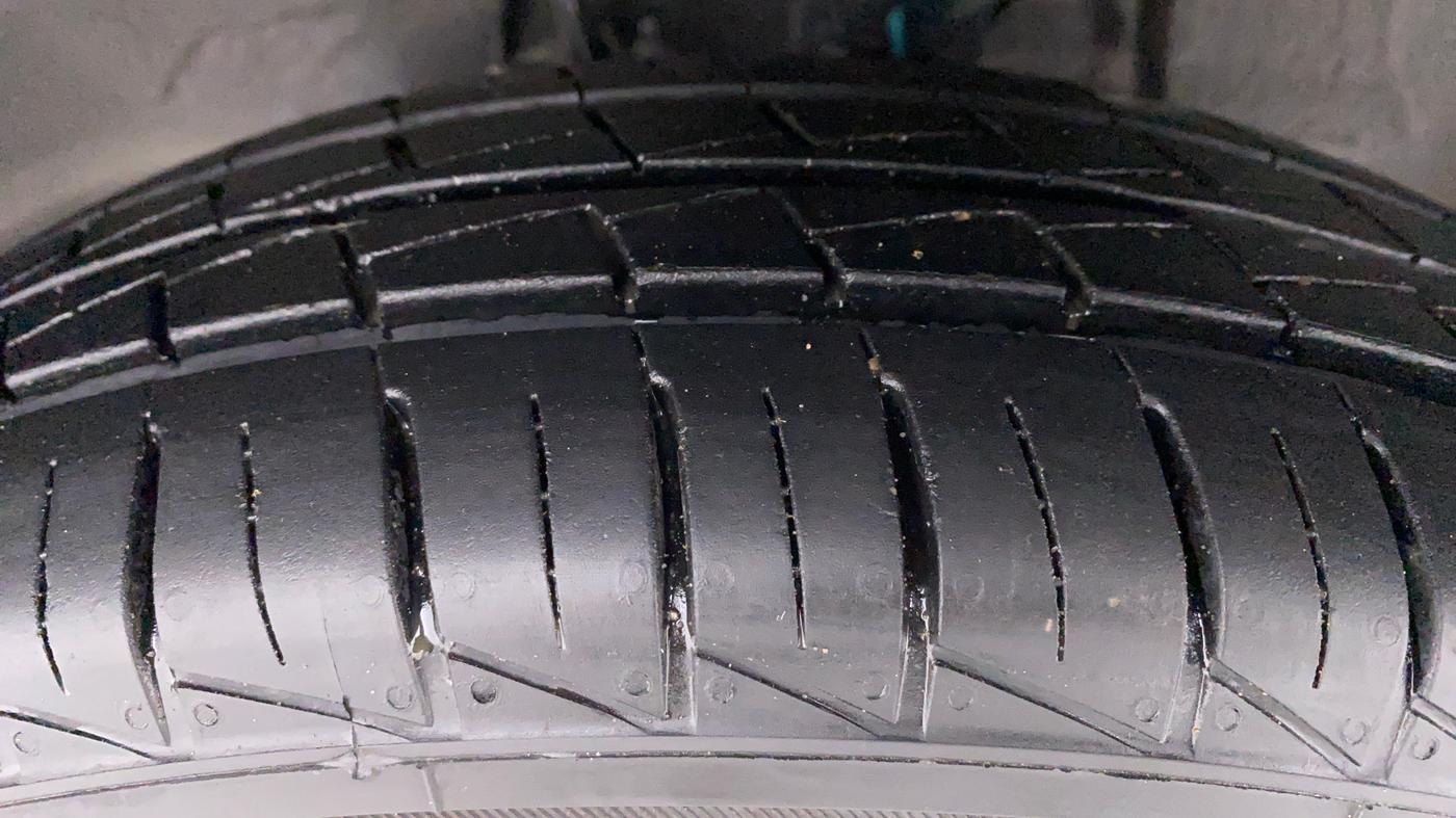 2022 Maruti Alto VXI, Petrol, Manual, 2,892 km, Left Front Tyre Tread