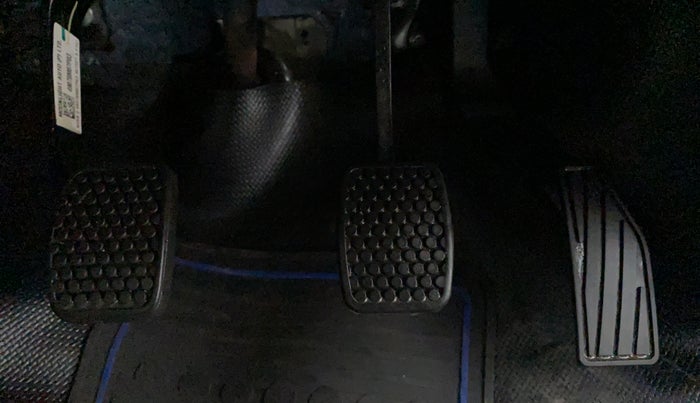 2022 Maruti Alto VXI, Petrol, Manual, 2,892 km, Pedals