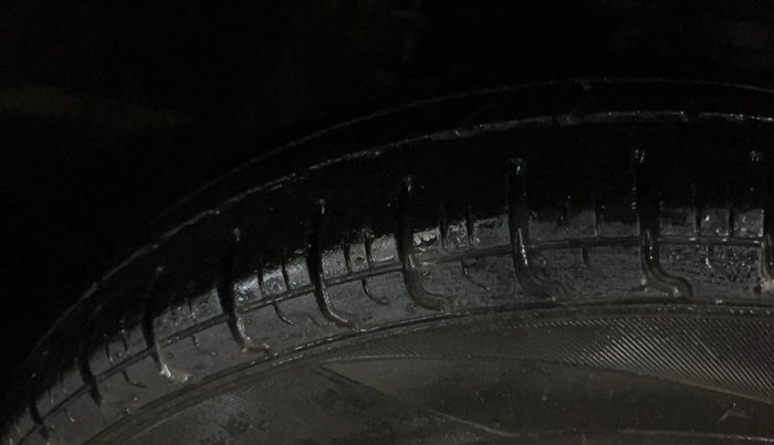 2013 Maruti Alto 800 LXI, Petrol, Manual, 17,591 km, Right Front Tyre Tread