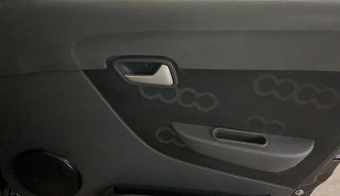 2013 Maruti Alto 800 LXI, Petrol, Manual, 17,591 km, Driver Side Door Panels Control