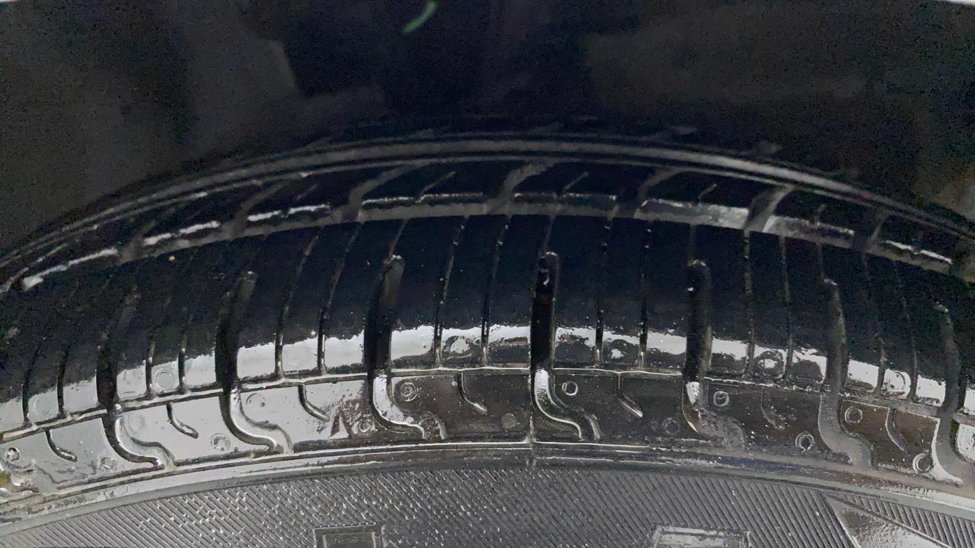 2013 Hyundai i10 MAGNA 1.1, Petrol, Manual, 86,006 km, Right Front Tyre Tread