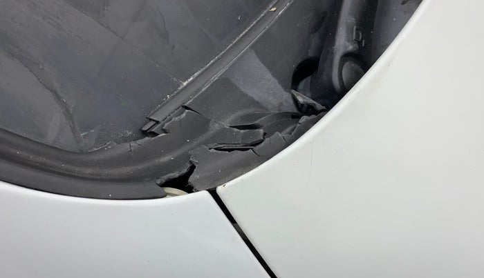 2013 Hyundai i10 MAGNA 1.1, Petrol, Manual, 86,006 km, Bonnet (hood) - Cowl vent panel has minor damage