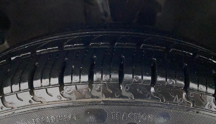 2013 Hyundai i10 MAGNA 1.1, Petrol, Manual, 86,006 km, Left Front Tyre Tread