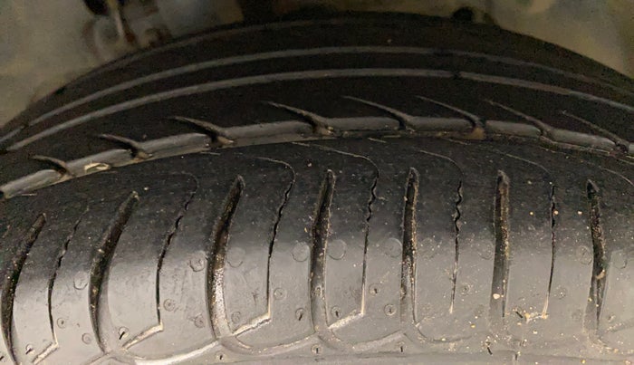 2017 Ford Ecosport TITANIUM + 1.5L DIESEL, Diesel, Manual, 90,928 km, Right Front Tyre Tread