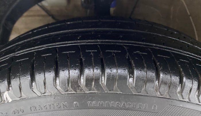 2020 Maruti Swift VXI, Petrol, Manual, 25,434 km, Left Front Tyre Tread