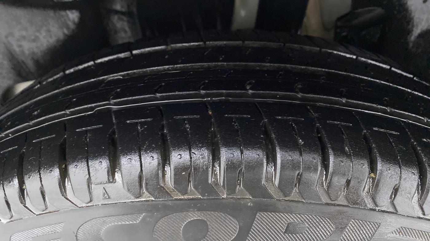 2020 Maruti Swift VXI, Petrol, Manual, 25,434 km, Left Rear Tyre Tread