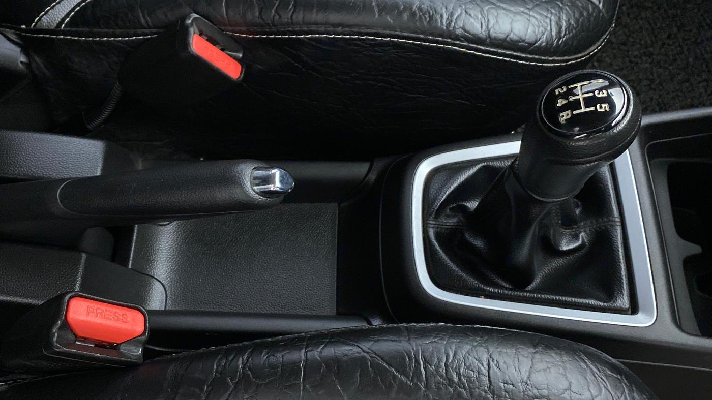 2020 Maruti Swift VXI, Petrol, Manual, 25,434 km, Gear Lever