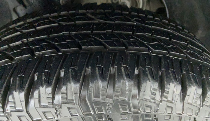 2013 Renault Duster 85 PS RXL, Diesel, Manual, 81,609 km, Right Front Tyre Tread