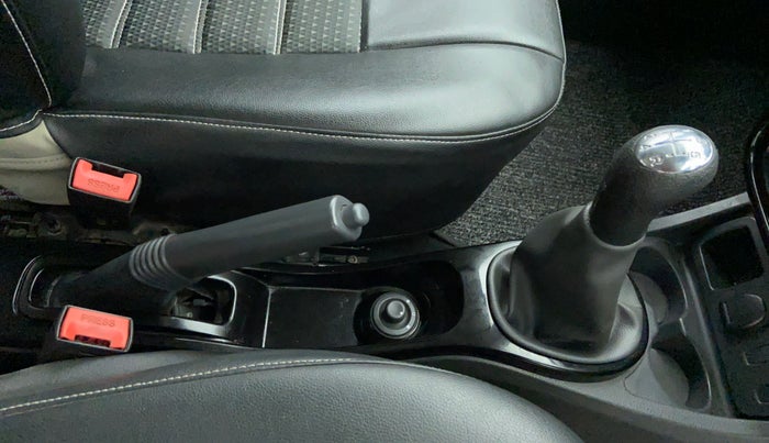 2013 Renault Duster 85 PS RXL, Diesel, Manual, 81,609 km, Gear Lever