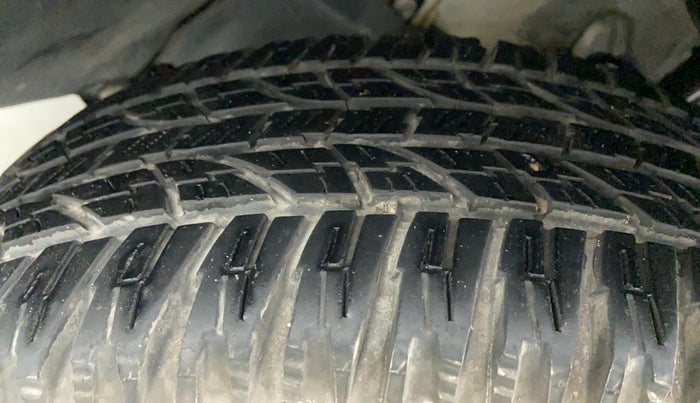 2013 Renault Duster 85 PS RXL, Diesel, Manual, 81,609 km, Left Front Tyre Tread