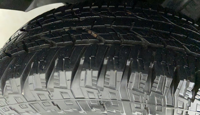 2013 Renault Duster 85 PS RXL, Diesel, Manual, 81,609 km, Right Rear Tyre Tread