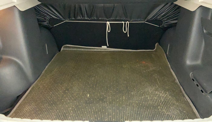 2013 Renault Duster 85 PS RXL, Diesel, Manual, 81,609 km, Boot Inside