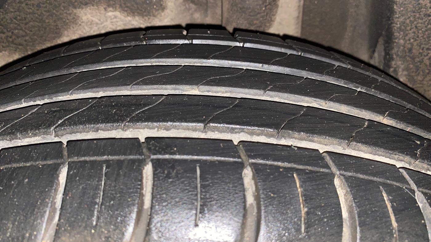 2023 Skoda KUSHAQ STYLE 1.0L TSI AT (6 AIRBAGS), Petrol, Automatic, 20,461 km, Left Rear Tyre Tread