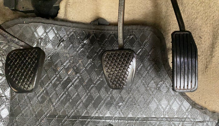 2012 Honda Brio V MT, Petrol, Manual, 1,00,793 km, Pedals