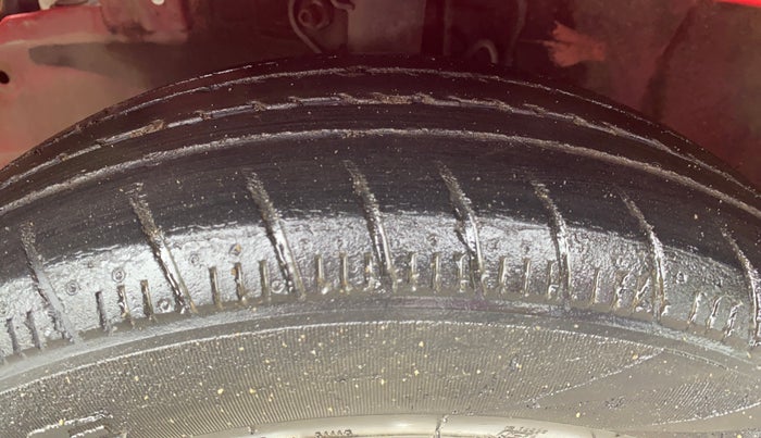 2012 Honda Brio V MT, Petrol, Manual, 1,00,793 km, Left Front Tyre Tread