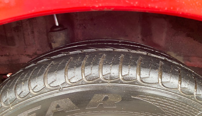 2012 Honda Brio V MT, Petrol, Manual, 1,00,793 km, Right Rear Tyre Tread