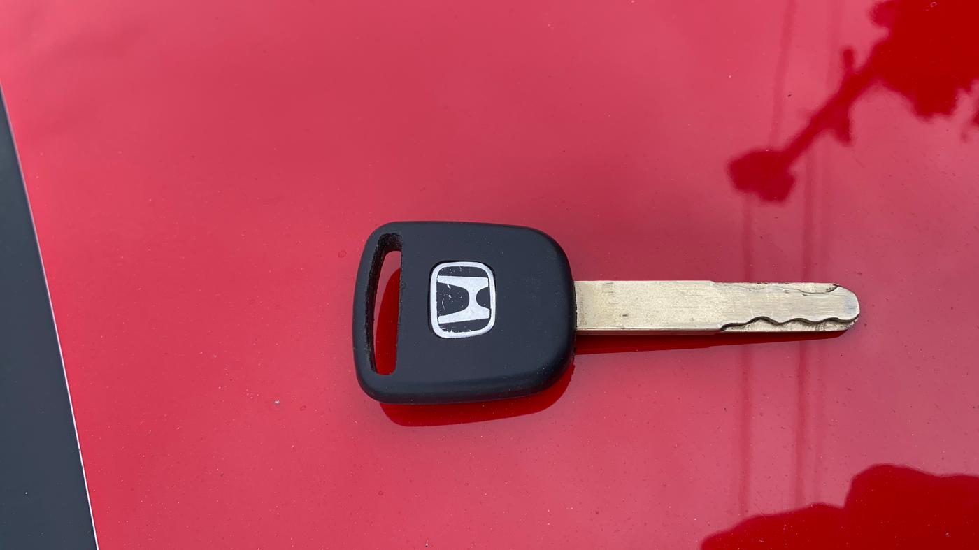 2012 Honda Brio V MT, Petrol, Manual, 1,00,793 km, Key Close Up