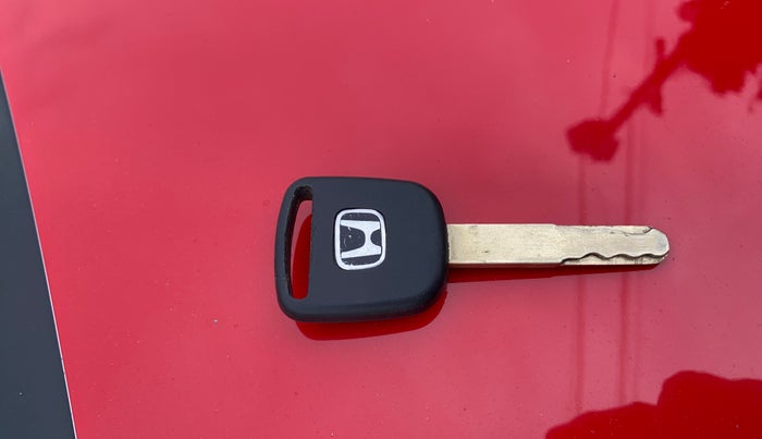2012 Honda Brio V MT, Petrol, Manual, 1,00,793 km, Key Close Up