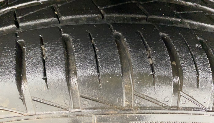 2023 Renault Kwid RXT 1.0 AMT, Petrol, Automatic, 11,661 km, Left Front Tyre Tread