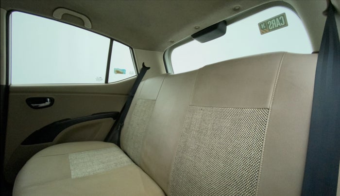 2011 Hyundai i10 MAGNA 1.1, CNG, Manual, 1,03,582 km, Right Side Rear Door Cabin