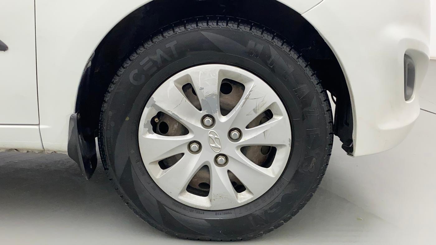 2011 Hyundai i10 MAGNA 1.1, CNG, Manual, 1,03,582 km, Right Front Wheel