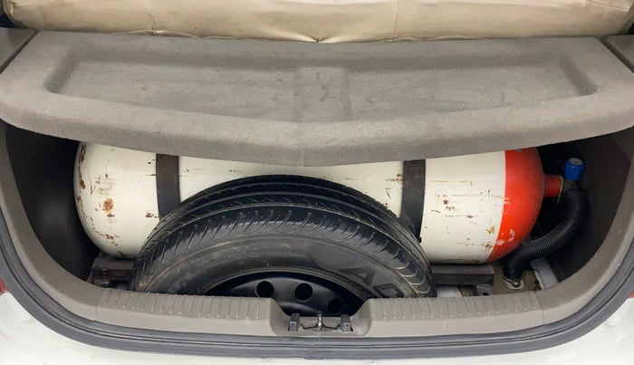 2011 Hyundai i10 MAGNA 1.1, CNG, Manual, 1,03,582 km, Boot Inside