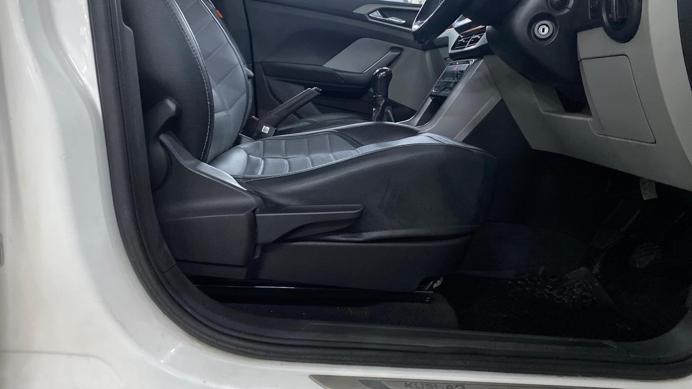 2021 Skoda KUSHAQ AMBITION 1.0L TSI MT, Petrol, Manual, 56,969 km, Driver Side Adjustment Panel