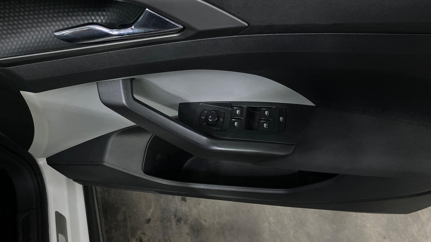 2021 Skoda KUSHAQ AMBITION 1.0L TSI MT, Petrol, Manual, 56,969 km, Driver Side Door Panels Control