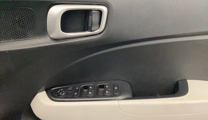 2024 Hyundai VENUE S (O) 1.0 Turbo Petrol DCT, Petrol, Automatic, 15,043 km, Driver Side Door Panels Control