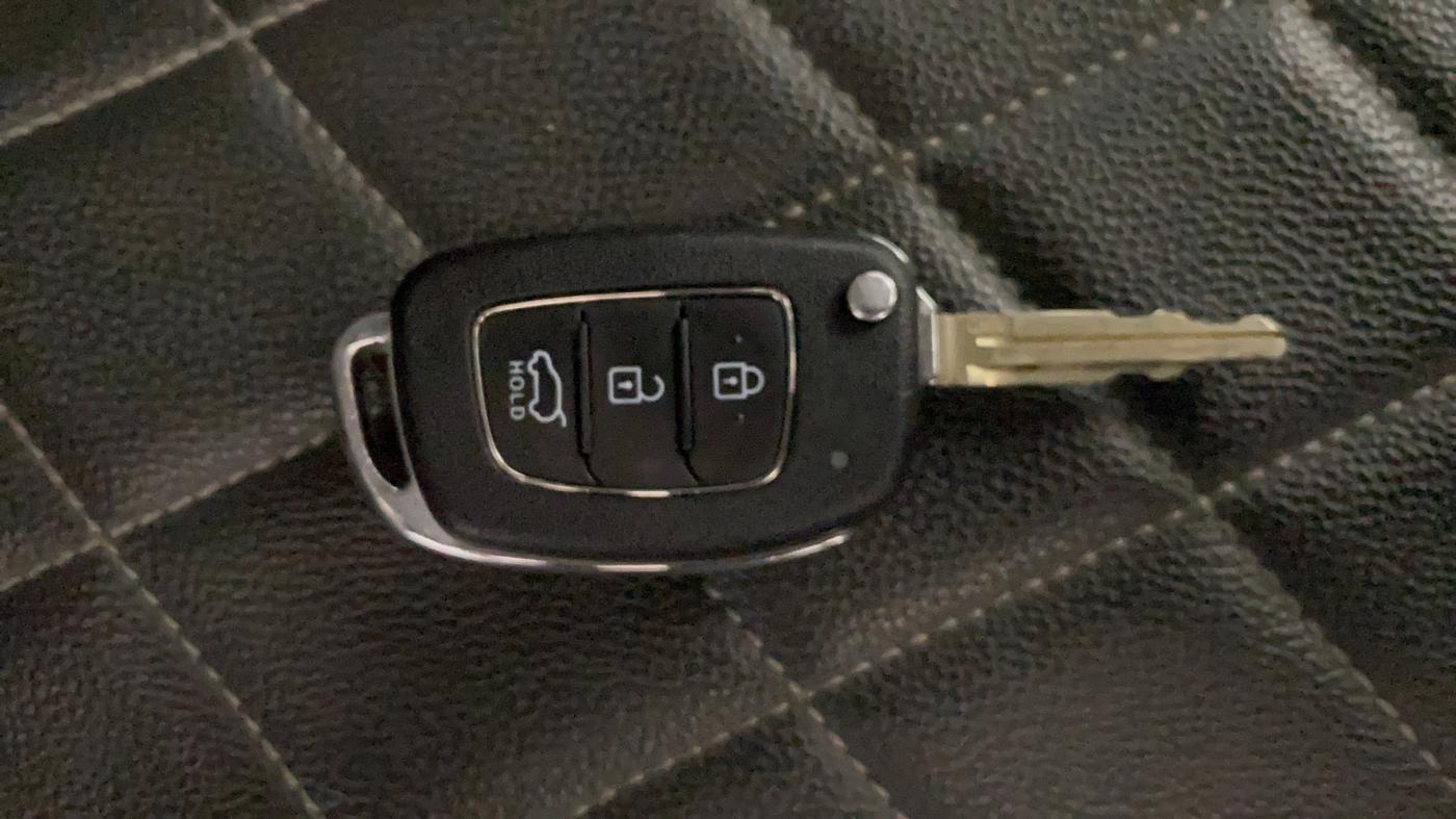 2024 Hyundai VENUE S (O) 1.0 Turbo Petrol DCT, Petrol, Automatic, 15,043 km, Key Close Up