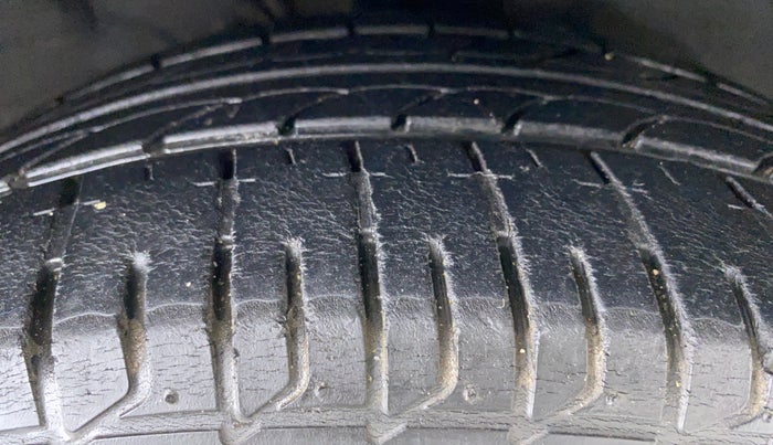 2014 Hyundai Verna FLUIDIC 1.6 SX VTVT, Petrol, Manual, 80,091 km, Right Front Tyre Tread