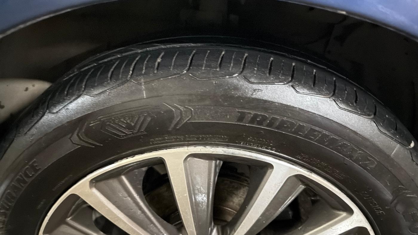 2020 Maruti Ciaz ALPHA  AT 1.5 SHVS PETROL, Petrol, Automatic, 1,14,322 km, Right Front Tyre Tread