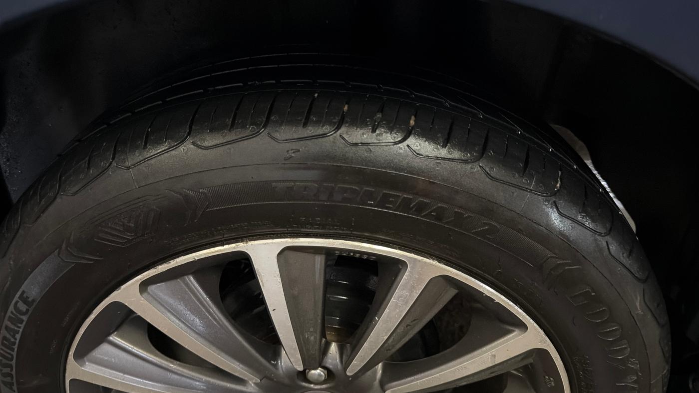 2020 Maruti Ciaz ALPHA  AT 1.5 SHVS PETROL, Petrol, Automatic, 1,14,322 km, Left Rear Tyre Tread