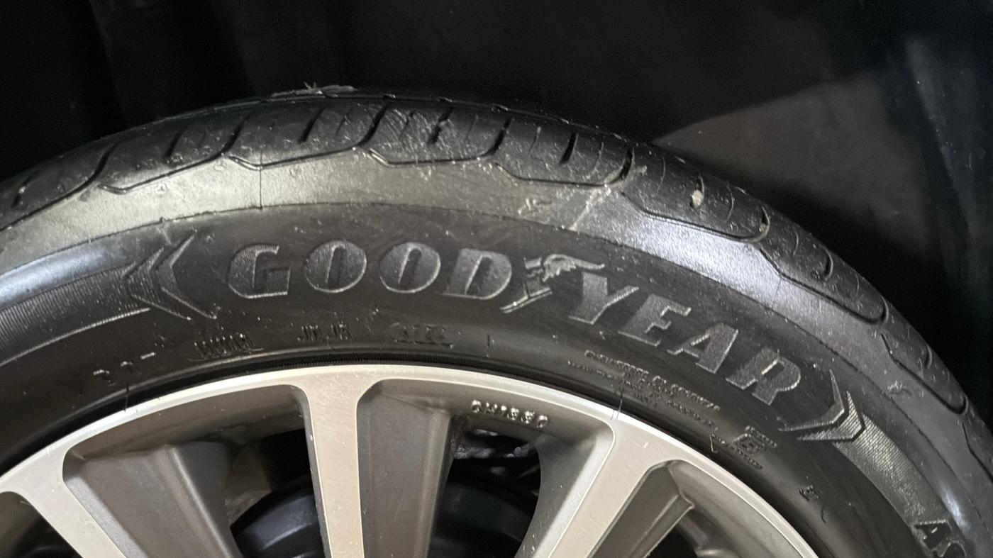 2020 Maruti Ciaz ALPHA  AT 1.5 SHVS PETROL, Petrol, Automatic, 1,14,322 km, Right Rear Tyre Tread