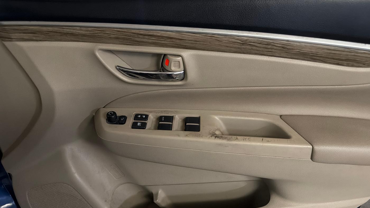 2020 Maruti Ciaz ALPHA  AT 1.5 SHVS PETROL, Petrol, Automatic, 1,14,322 km, Driver Side Door Panels Control
