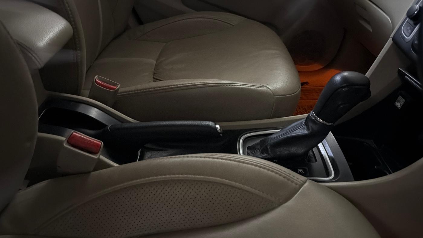 2020 Maruti Ciaz ALPHA  AT 1.5 SHVS PETROL, Petrol, Automatic, 1,14,322 km, Gear Lever