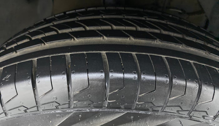 2017 Maruti S Cross ZETA 1.3, Diesel, Manual, 60,130 km, Right Front Tyre Tread